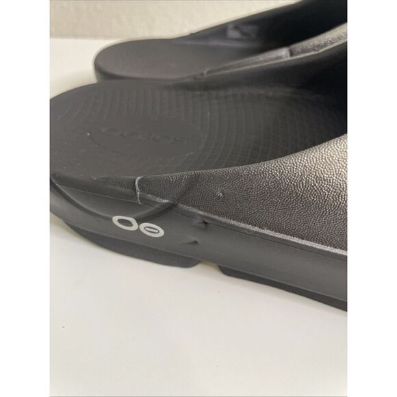 Oofos OOahh Luxe Slides Sandal Black Silver Womens Size 39 US 8 Mens 6 Slip On - Picture 2 of 10